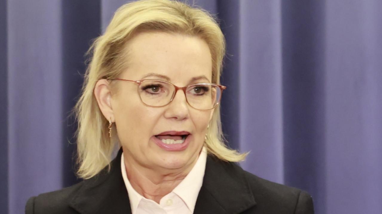 Two senior Libs consider move to backbench