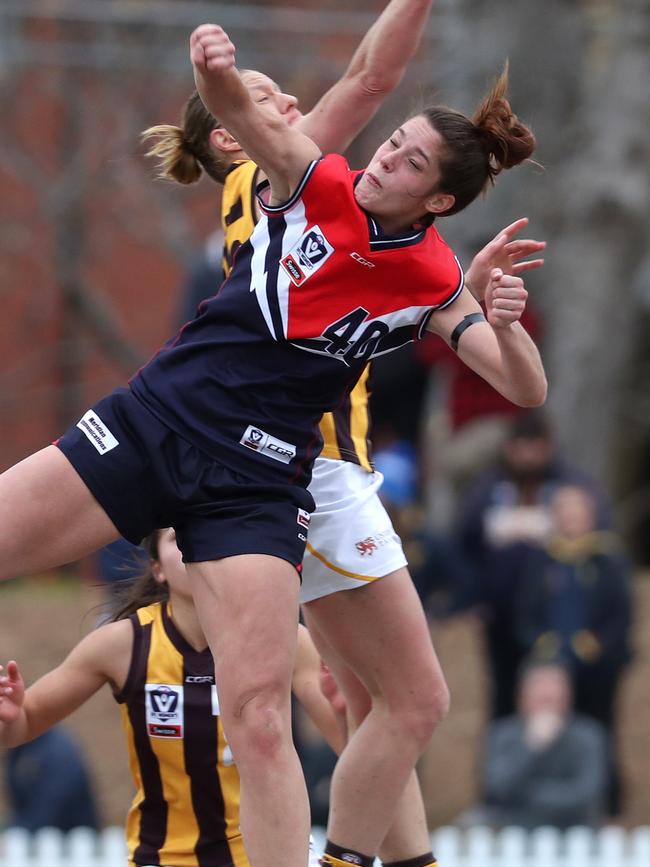 Melbourne AFLW star Lauren Pearce in action for Darebin.