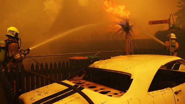 SUNDAY TELEGRAPH - 21/12/19Balmoral burns in south western Sydney as bushfires destroy homes in the area. Picture: Sam Ruttyn