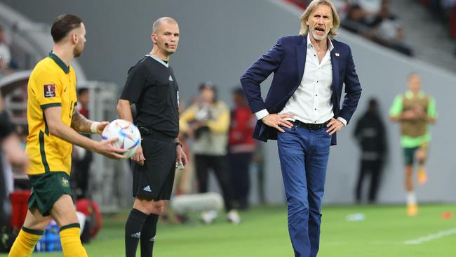 Peru's Argentine coach Ricardo Gareca was not happy. Photo by KARIM JAAFAR / AFP.