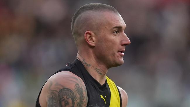 MELBOURNE, AUSTRALIA - JUNE 30: Dustin Martin of the Tigers looks to pass the ball during the round 16 AFL match between Richmond Tigers and Carlton Blues at Melbourne Cricket Ground, on June 30, 2024, in Melbourne, Australia. (Photo by Daniel Pockett/Getty Images)