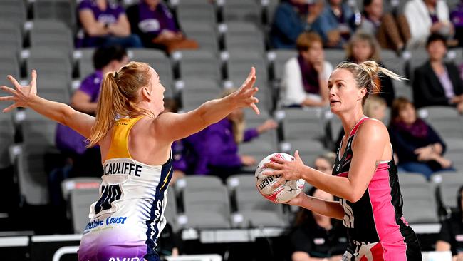 Chelsea Pitman of the Thunderbirds looks to pass during the round nine Super Netball match between the Adelaide Thunderbirds and the Sunshine Coast Lightning at Nissan Arena on September 02, 2020 in Brisbane, Australia. (Photo by Bradley Kanaris/Getty Images)