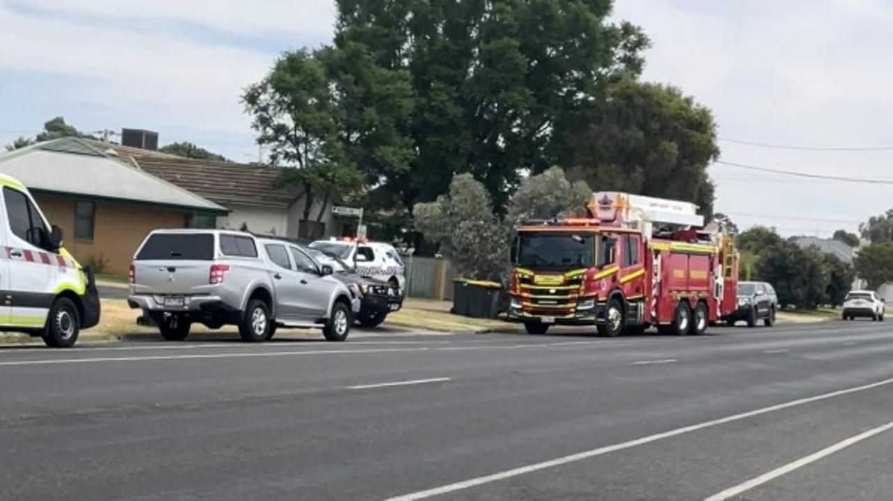 Police hunt for missing occupant after Mildura unit fire