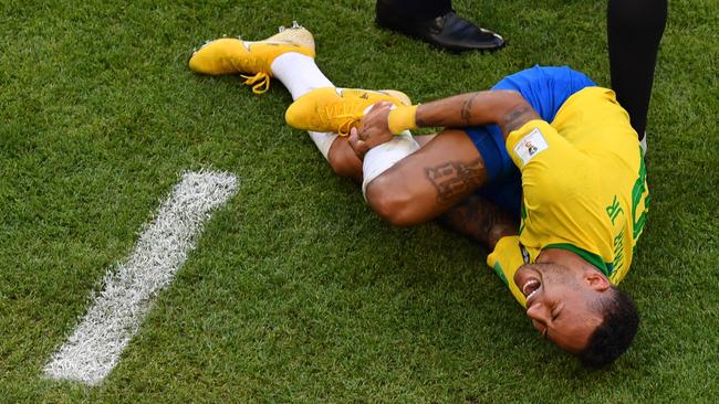 Brazil's forward Neymar reacts. / AFP PHOTO / SAEED KHAN