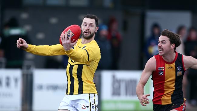 Ross joins Darcy Lang at Colac.