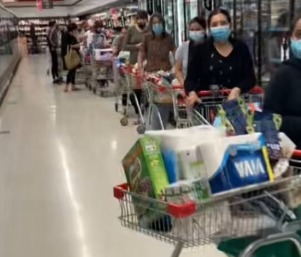 Shoppers swarm supermarkets on the Mid North Coast