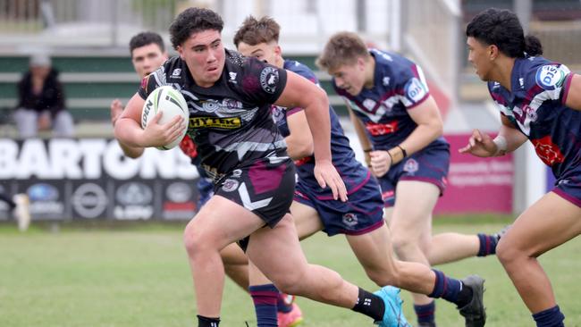 No.10 Benji QUINLAN with the ball from Marsden SHS (black) - Photo Steve Pohlner