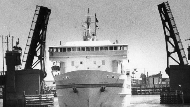 The Island Seaway steaming down the Port River through the Birkenhead Bridge, Port Adelaide, in 1988.