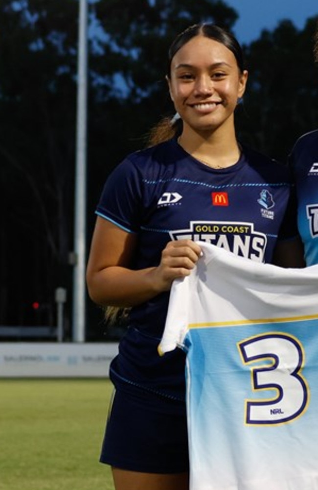 Leilani Taofinu’u with her Titans Futures jersey. Image: https://www.titans.com.au/news