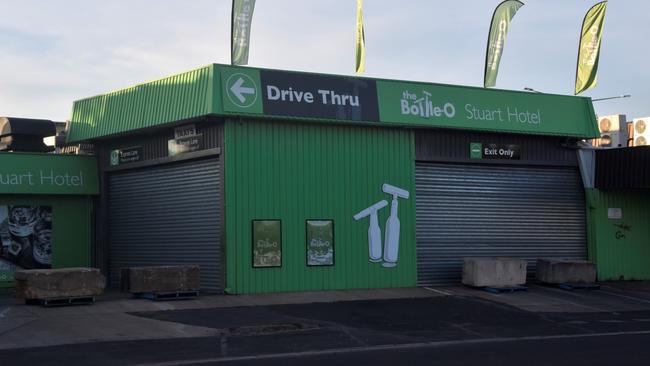 The Stuart Hotel Bottle-O in Katherine had temporary bollards in place as a preventative measure over the Easter long weekend. Picture: Sierra Haigh