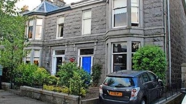 Bloom runs a bed and breakfast in Aberdeen in Scotland.