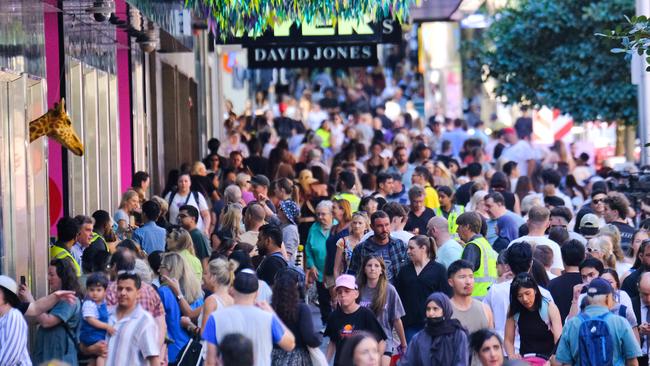 MELBOURNE AUSTRALIA - NewsWire Photos NOVEMBER 29, 2024: People are seen shopping in MelbournePicture: NewsWire / Luis Enrique Ascui