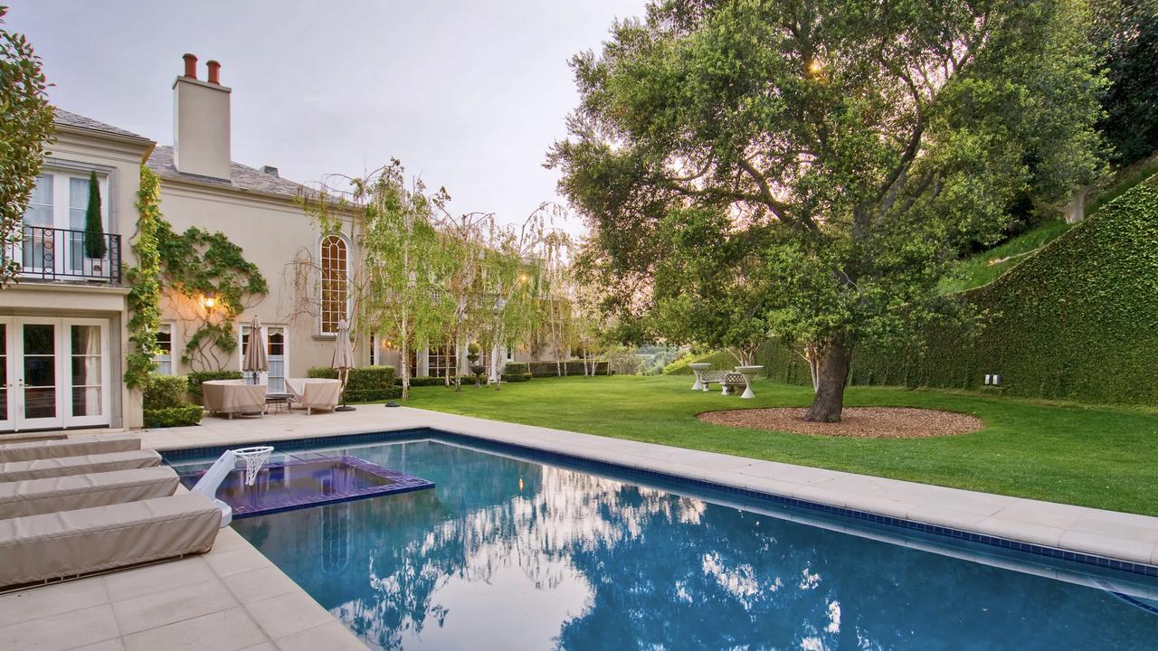 Elon Musk’s 2012 home Photo: Sotheby’s International Realty