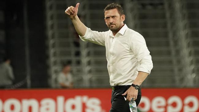Perth Glory coach Tony Popovic salutes fans. Picture: AAP