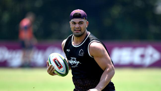 BRISBANE, AUSTRALIA – DECEMBER 07: David Fifita of the Broncos breaks away from the defence during a joint training session with the Queensland Reds and the Brisbane Broncos at Red Hill on December 07, 2019 in Brisbane, Australia. (Photo by Bradley Kanaris/Getty Images)