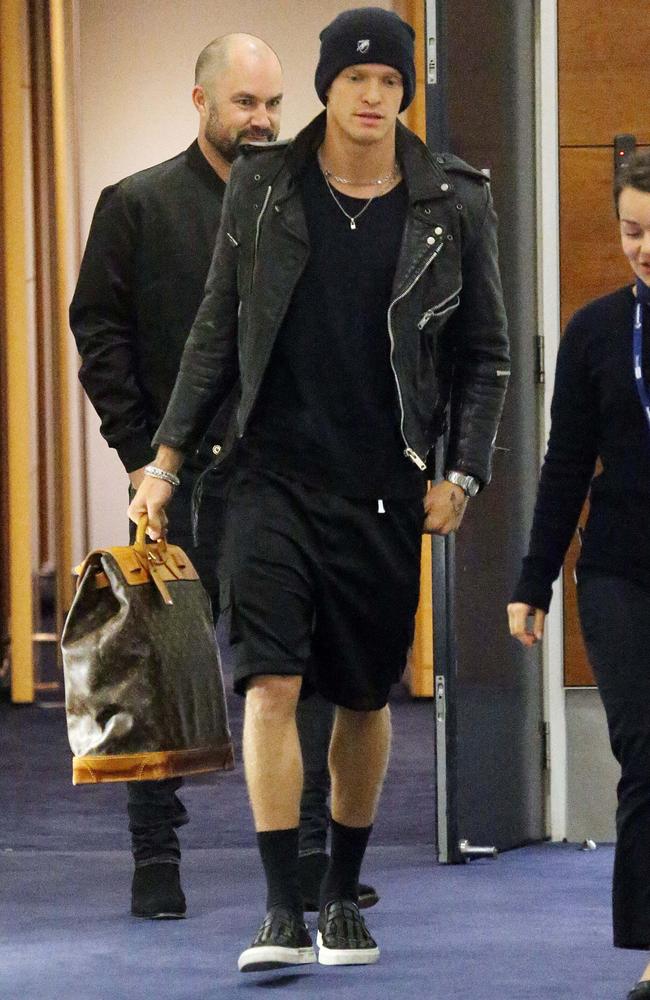 Cody Simpson jets into Sydney Airport today. Picture: MATRIX