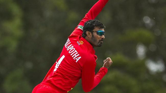 Ruwantha Kellepotha bowling for the Swans in a practice match. Pic: Chris Thomas.