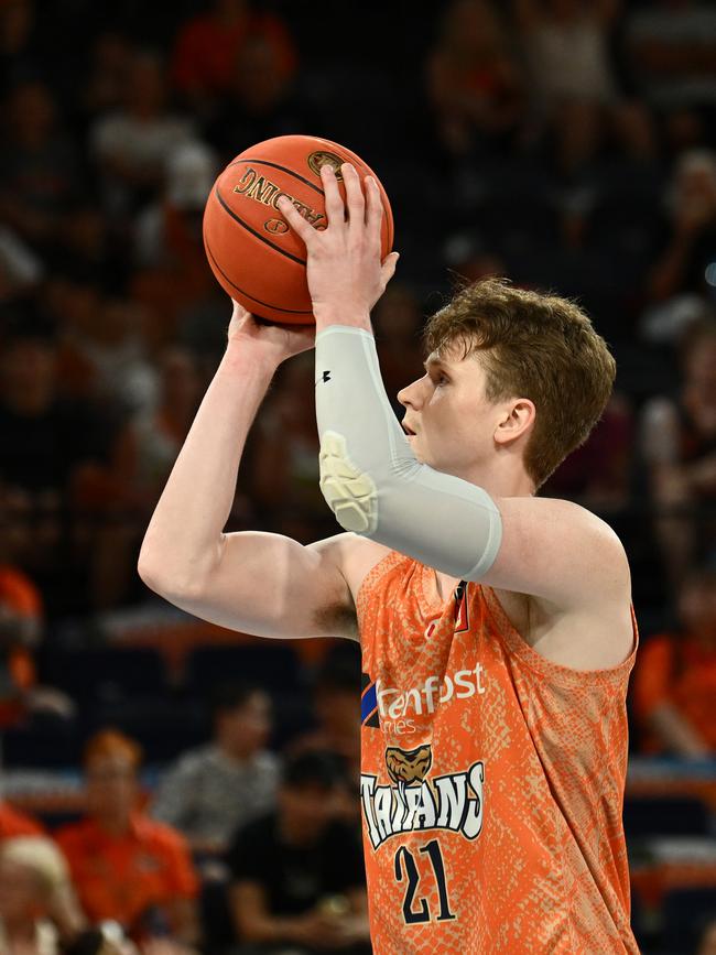 CAIRNS, AUSTRALIA - SEPTEMBER 28: Sam Waardenburg of the Taipans lines up a free throw during the round two NBL match between Cairns Taipans and Adelaide 36ers at Cairns Convention Centre, on September 28, 2024, in Cairns, Australia. (Photo by Emily Barker/Getty Images)