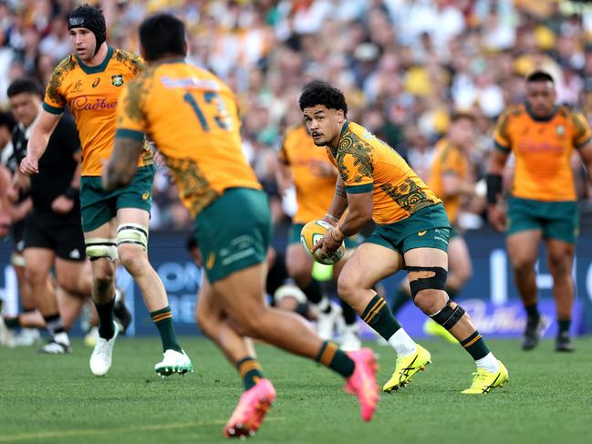 SYDNEY, AUSTRALIA - SEPTEMBER 21: Hunter Palsami of the Australian Wallabies looks to pass the ball during The Rugby Championship & Bledisloe Cup match between Australia Wallabies and New Zealand All Blacks at Accor Stadium on September 21, 2024 in Sydney, Australia. (Photo by Cameron Spencer/Getty Images)