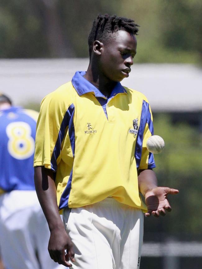 Akon was an exceptional bowler in his local cricket team.