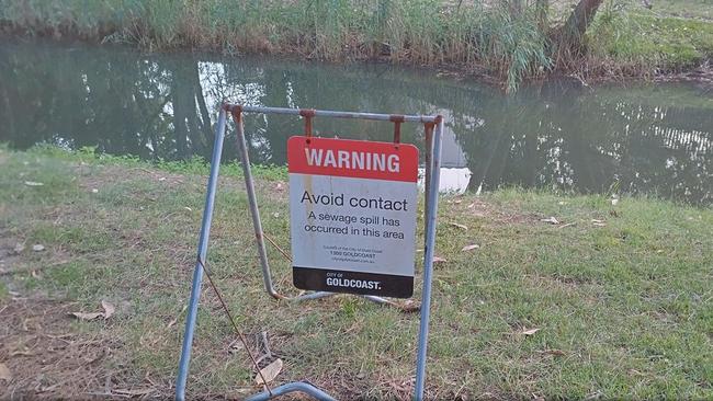 Gold Coast City council warn locals and visitors to not swim in Palm Beach lake after sewage main breaks