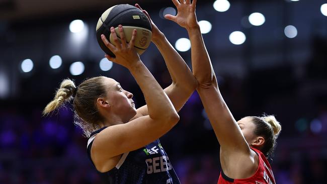 GEELONG, AUSTRALIA - JANUARY 12: Alex Sharp of Geelong United shoots against Amy Atwell of Perth Lynx during the round 11 WNBL match between Geelong United and Perth Lynx at The Geelong Arena, on January 12, 2025, in Geelong, Australia. (Photo by Mike Owen/Getty Images)