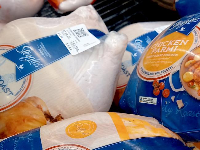 MELBOURNE, AUSTRALIA - NewsWire Photos AUGUST 6 2023: Australian diet changes stock image. Frozen chickens on sale at Woolworths supermarket in Melbourne. Picture: NCA NewsWire / Andrew Henshaw