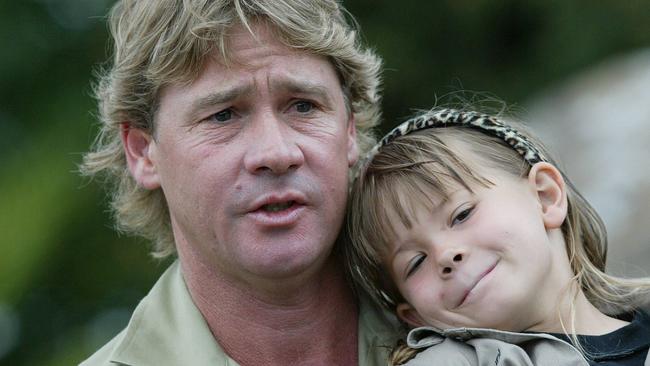 JANUARY 3, 2004 : Steve Irwin with daughter Bindi outside his Australia Zoo on the Sunshine Coast during 03/01/04 press conference where he defended his inclusion of son (1 mth) in crocodile show the previous day. Pic Jamie Hanson.Irwi/famQueensland / Animal & Wildlife Centre