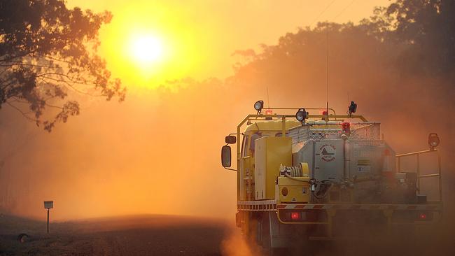 Rural fireys head up to the end of Sunnyside Drive, Susan River to control a fire.Photo: Alistair Brightman / Fraser Coast Chronicle