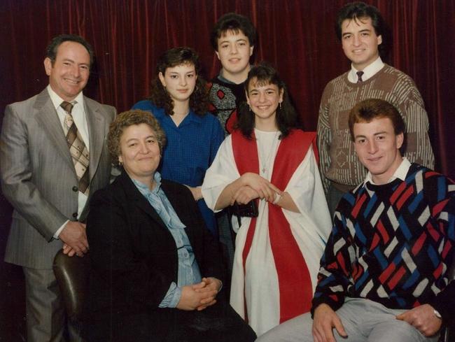 Murder victim Salvatore Rotiroti with his wife Giuseppina and their five children (L-R) Maria, Tony, Elizabeth, Joe and Vince (seated)