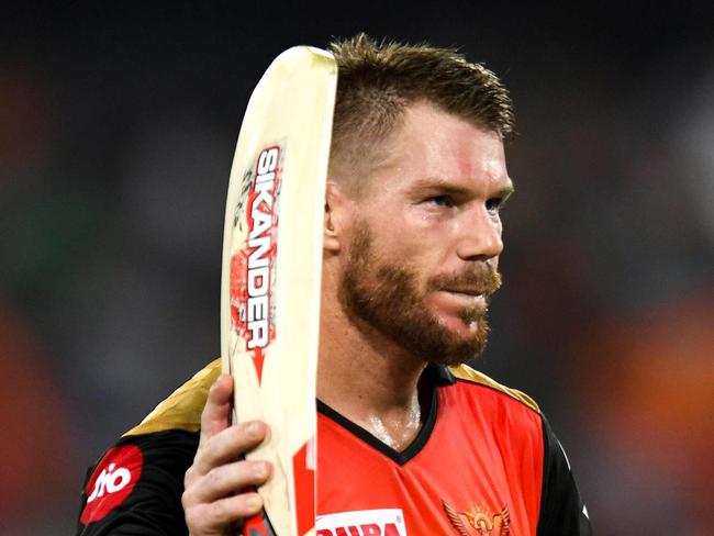 Sunrisers Hyderabad cricketer David Warner walks back to the pavilion during the 2019 Indian Premier League (IPL) Twenty20 cricket match between Sunrisers Hyderabad and Kings XI Punjab at the Rajiv Gandhi International Cricket Stadium in Hyderabad on April 29, 2019. (Photo by NOAH SEELAM / AFP) / ----IMAGE RESTRICTED TO EDITORIAL USE - STRICTLY NO COMMERCIAL USE-----