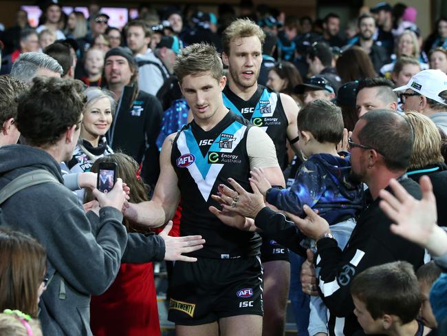 Hamish Hartlett and Jack Hombsch thank fans. Picture: Sarah Reed.