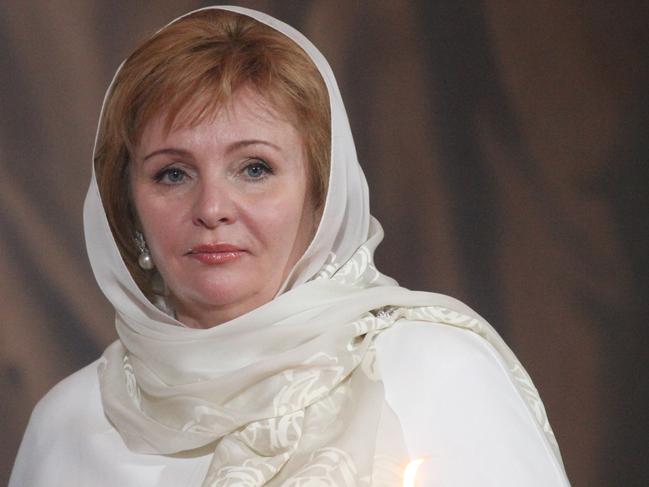 MOSCOW, RUSSIA - APRIL 24:  Russia's Prime Minister Vladimir Putin's wife Lyudmila Putina pray during an Orthodox Easter service in the Christ the Saviour Cathedral on April 24, 2011 in Moscow. Russia. This year, Orthodox and Catholic churches are celebrating Easter on the same date. (Photo by Sasha Mordovets/Getty Images)