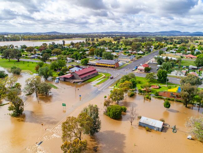 Mayor hits out as flood waters threaten NSW town