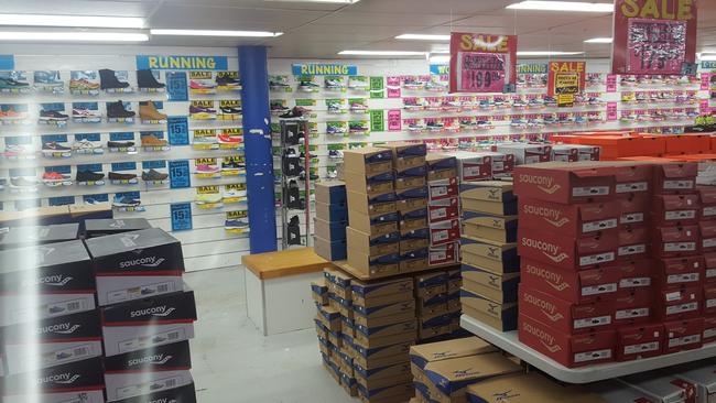 Paul's sales shoe warehouse