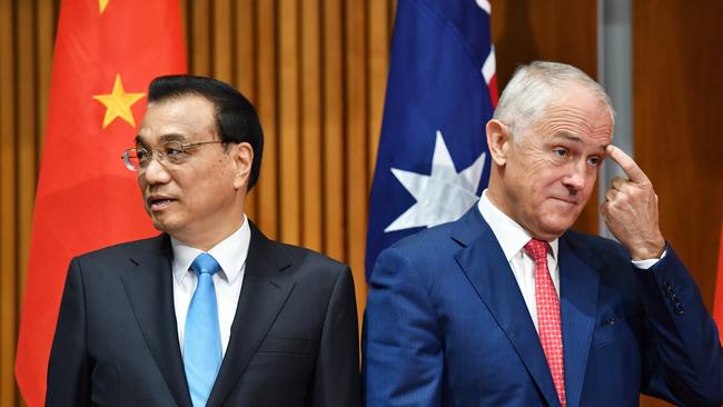 Premier of the State Council of the People's Republic of China Li Keqiang (left) and Australia's Prime Minister Malcolm Turnbull at a signing ceremony in Canberra, Friday, March 24, 2017. (AAP Image/Mick Tsikas) NO ARCHIVING