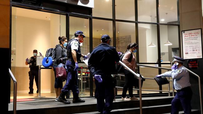 Police directing returned travellers into hotel quarantine in Sydney. Picture: Toby Zerna