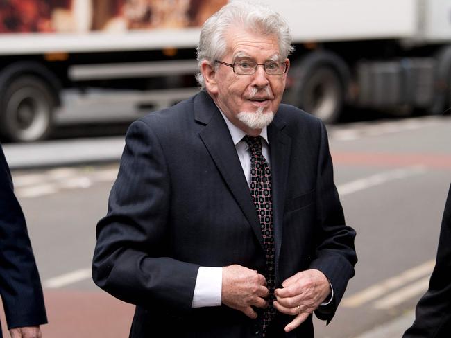 (FILES) Australian entertainer Rolf Harris arrives at Southwark Crown Court in London on May 22, 2017 for a court hearing accused of four counts of indecent assault. Artist, presenter and musician Rolf Harris, who was one of the UK's best-loved entertainers before he was convicted of underage-sex crimes in 2014, has died aged 93 and been buried, his family said on May 23, 2023. (Photo by Justin TALLIS / AFP)