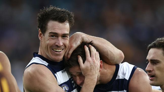 MELBOURNE. 10/04/2023. AFL. Round 4. Geelong vs Hawthorn at the MCG. Jeremy Cameron hugs Tom Hawkins after Hawkins gave a handball to Tyson Stengle for an easy goal. Pic: Michael Klein