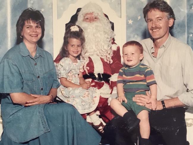 A young Hannah Hollis with her family.