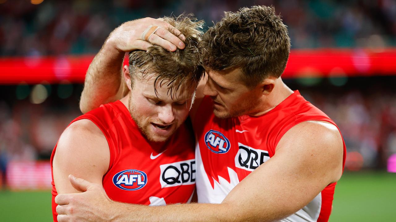 SYDNEY, AUSTRALIA - SEPTEMBER 07: Luke Parker of the Swans celebrates with Braeden Campbell during the 2024 AFL First Qualifying Final match between the Sydney Swans and the GWS GIANTS at The Sydney Cricket Ground on September 07, 2024 in Sydney, Australia. (Photo by Dylan Burns/AFL Photos via Getty Images)