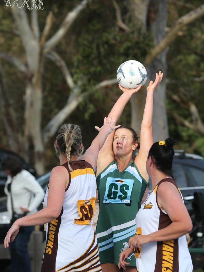 BFNL Netball.- Ammos v Drysdale.  Amateurs Goal Shooter Michelle Winch.  Picture; Mike Dugdale