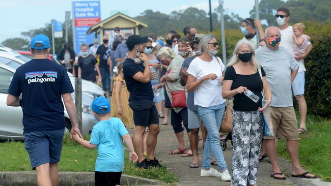 Northern Beaches residents line up to be tested at Mona Vale hospital in Sydney on Thursday. Picture: Jeremy Piper