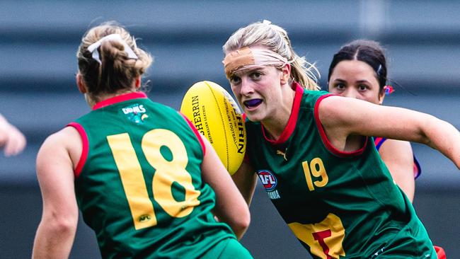 Tasmania Devils pathway player Emilie Saward looks to pass the ball at UTAS Stadium, Launceston against Port Melbourne.Picture: Linda Higginson