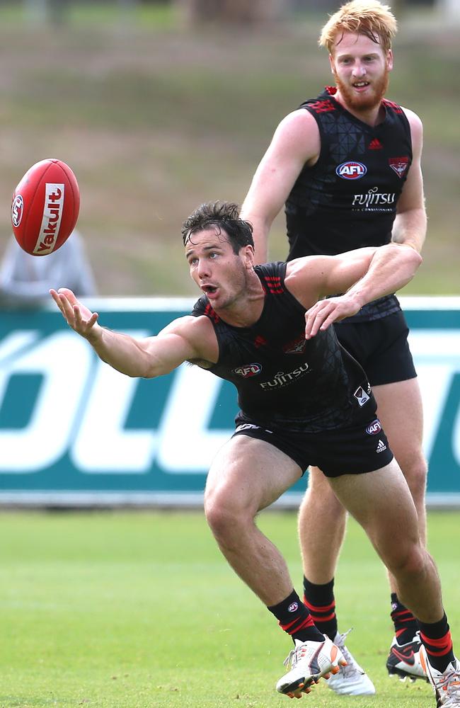 Matt Dea dives for the ball ahead of new teammate Aaron Francis. Picture: Hamish Blair