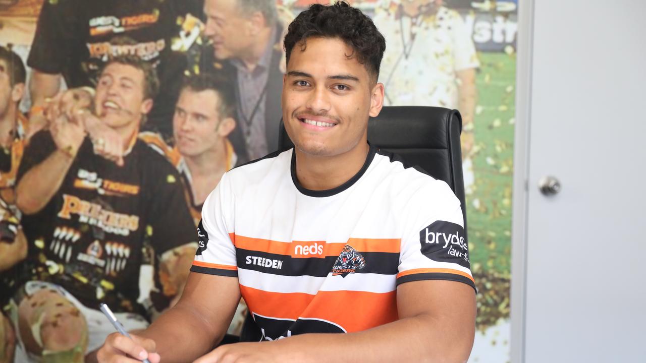 Shawn Blore has re-signed with the Tigers