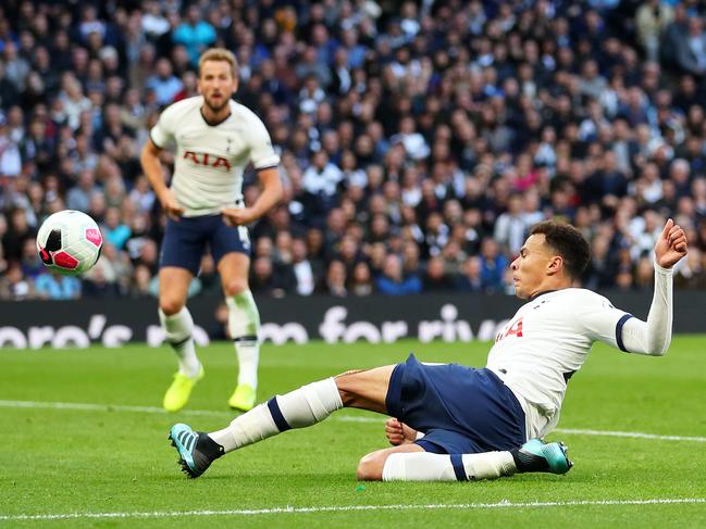 LONDON, ENGLAND - OCTOBER 19: Dele Alli of Tottenham Hotspur scores his team's first goal during the Premier League match between Tottenham Hotspur and Watford FC at Tottenham Hotspur Stadium on October 19, 2019 in London, United Kingdom. (Photo by Catherine Ivill/Getty Images)