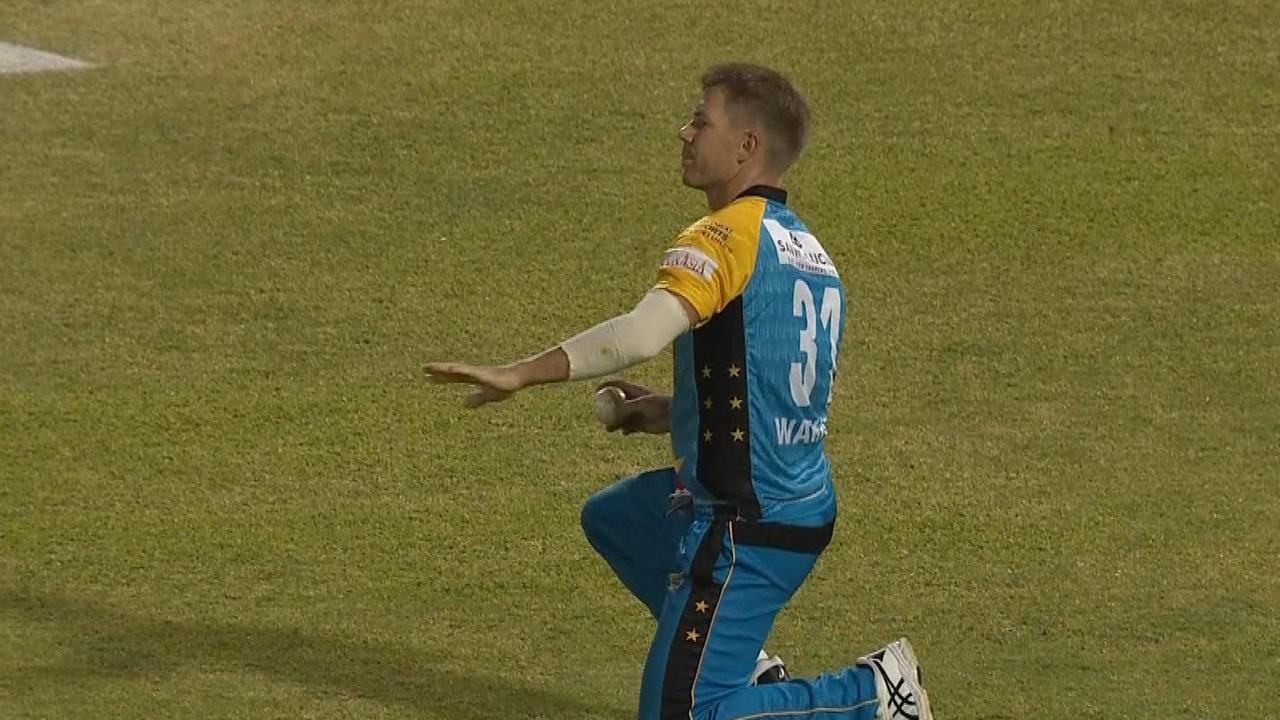 David Warner has been praised for an act of sportsmanship while fielding for St Lucia Stars against Steve Smith’s Barbados Tridents.