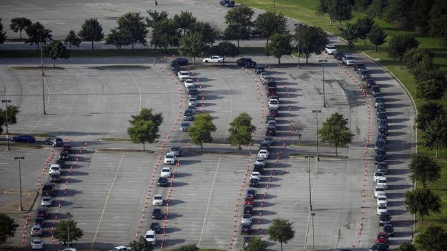 Cars weave around Ellis Davis Field House at a COVID-19 testing site on June 26 in Dallas, Texas.