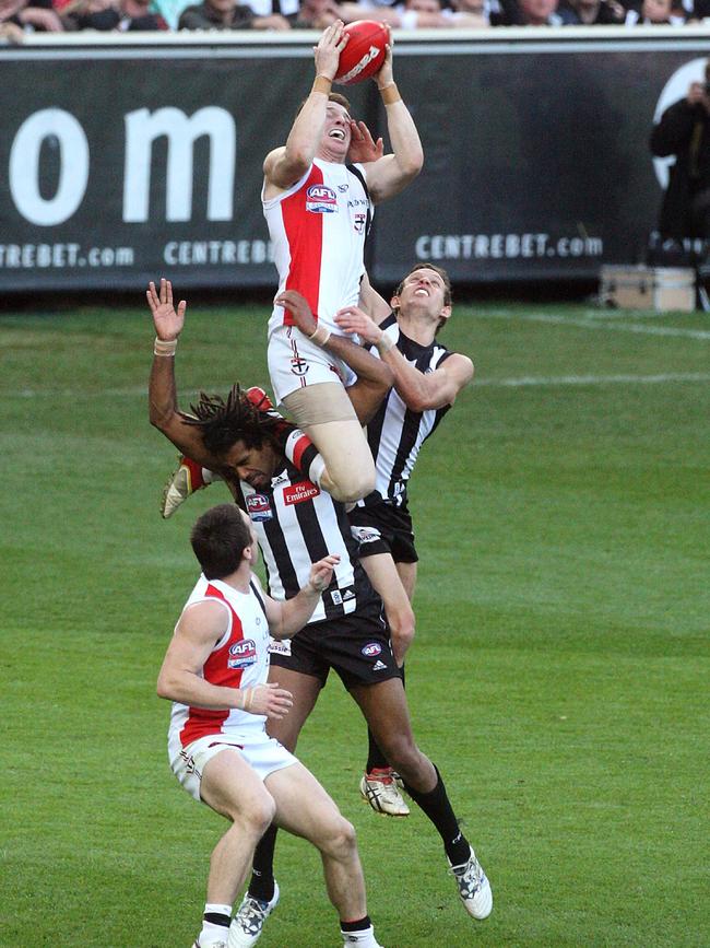 Brendon Goddard marks for St Kilda in 2010 grand final.